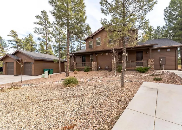 Holiday home Scenic Golf Retreat With Modern Comforts & Fireplace Townhouse *