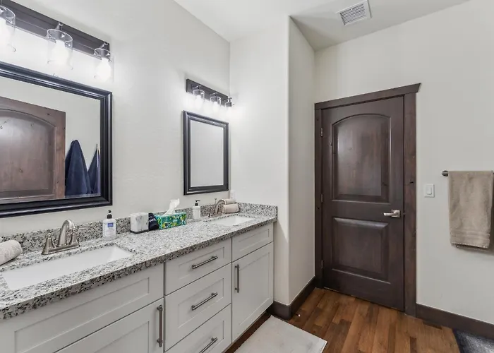 Scenic Golf Retreat With Modern Comforts & Fireplace Townhouse Holiday home Show Low