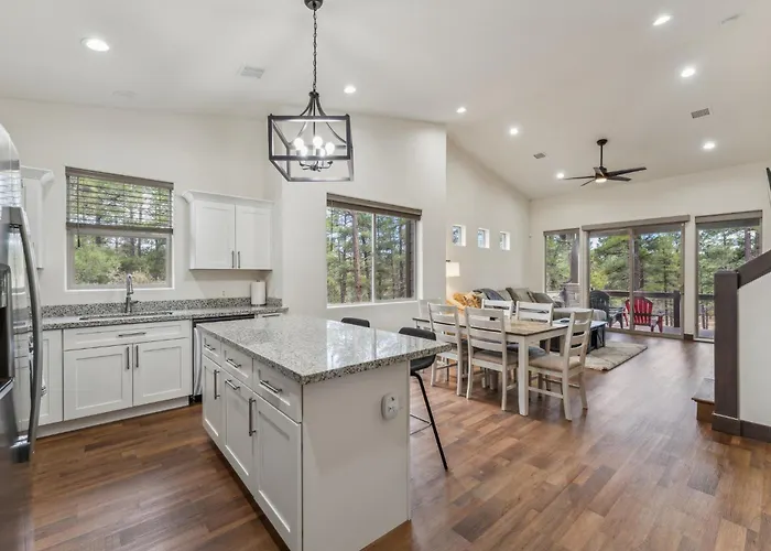 Scenic Golf Retreat With Modern Comforts & Fireplace Townhouse Holiday home