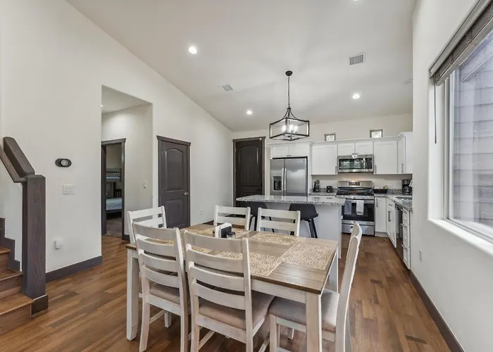 Holiday home Scenic Golf Retreat With Modern Comforts & Fireplace Townhouse