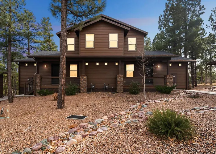 Scenic Golf Retreat With Modern Comforts & Fireplace Townhouse